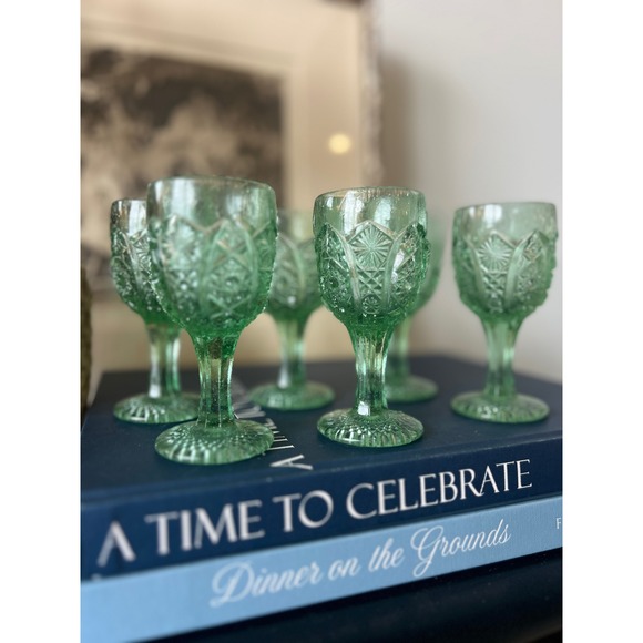 Vintage Green Pressed Glass Goblets – Set of 6‎ – Diamond Star Pattern - Picture 2 of 8